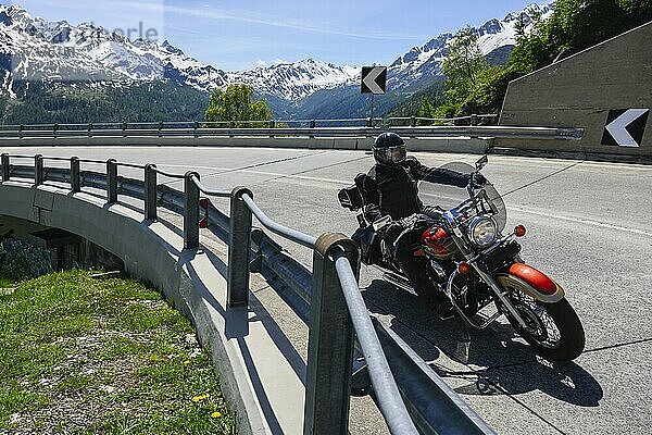Passfahrt Motorradfahrer  Gotthardpass  Schweiz  Europa