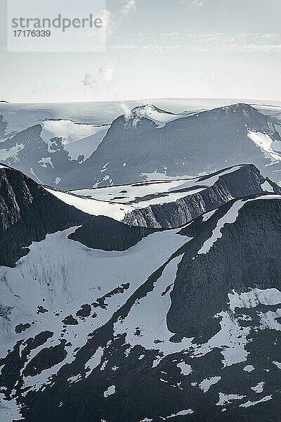 Gletscher und Berge im Nationalpark Jostedalsbreen  Blick vom Gipfel des Berges Skåla  Bergkette Breheimen  Stryn  Vestland  Norwegen  Europa