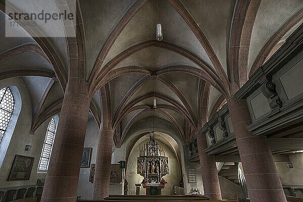 Altarraum und Gewölbe der Spätgotischen Hallenkirche von 1488  St. Egidien  Beerbach  Mittelfranken  Bayern  Deutschland  Europa