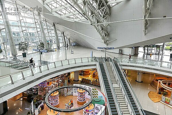 Transportation Center Bahnhof am Flughafen Seoul Incheon International Airport (ICN) in Südkorea. Der Flughafen Seoul Incheon ist der größte internationale Flughafen i  und einer der größten in Asien  Südkorea  Asien