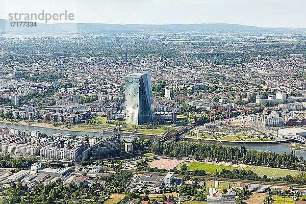 EZB Europäische Zentralbank Hochhaus Skyline Luftbild Fluss Main Stadt City  Frankfurt  Deutschland  Europa