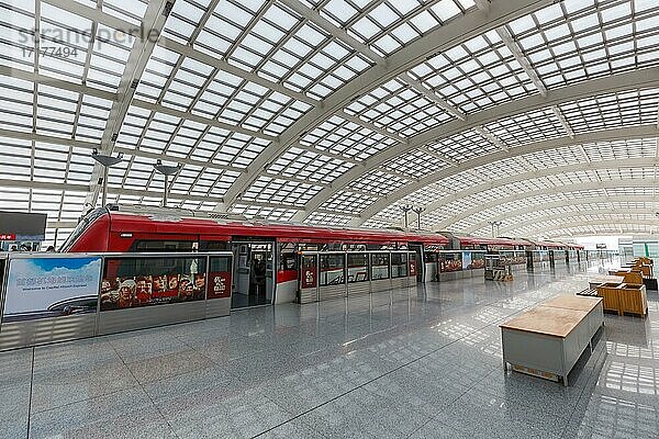 Bahnhof des Beijing Capital Airport Express Zug am Flughafen Peking  China  Asien