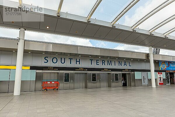 South Terminal des Flughafen London Gatwick  Großbritannien  Europa