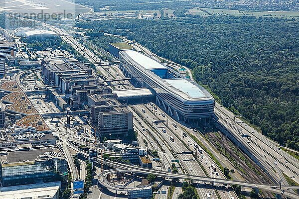 Luftbild The Squaire Gebäude und Autobahn A3 am Flughafen Frankfurt  Deutschland  Europa