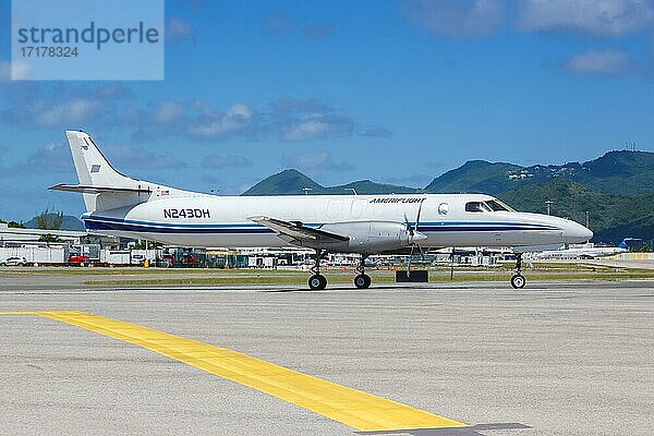 Eine Fairchild SA227-AT Expediter der Ameriflight mit dem Kennzeichen N243DH auf dem Flughafen St. Maarten