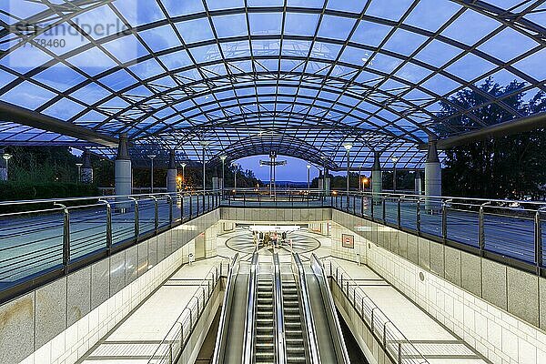 Stadtbahn Metro U-Bahnhof U-Bahn Haltestelle Station Westfalenhallen in Dortmund  Deutschland  Europa