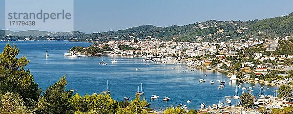 Hafen Stadt Übersicht Panorama Landschaft Meer Mittelmeer Reise Reisen auf der Insel Skiathos  Griechenland  Europa