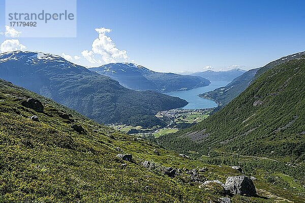 Fjord Innvikfjorden  Nationalpark Jostedalsbreen  Stryn  Vestland  Norwegen  Europa