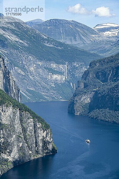 Geirangerfjord  bei Geiranger  Møre og Romsdal  Norwegen  Europa
