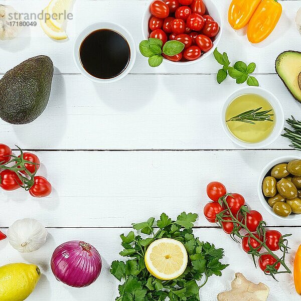 Gesunde vegane Ernährung vegan gesund Hintergrund bio Textfreiraum clean eating Essen auf Holzbrett Quadrat