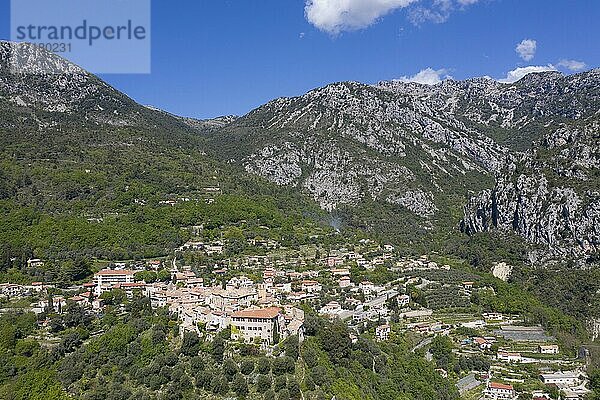 Luftaufnahme mittelalterliches Bergdorf Gorbio  Departement Alpes-Maritimes  Region Provence Alpes Cote d´Azur  Frankreich  Europa