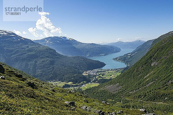 Fjord Innvikfjorden  Nationalpark Jostedalsbreen  Stryn  Vestland  Norwegen  Europa