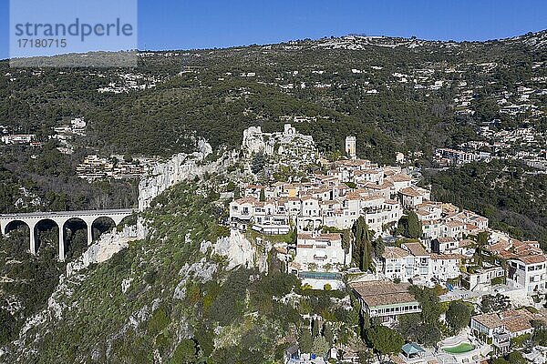 Luftaufnahme Bergdorf Eze Village  eine der touristischen Hauptattraktionen der französischen Riviera  Departement Alpes-Maritimes  Region Provence-Alpes-Cote d´Azur  Frankreich  Europa