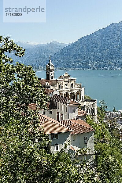 Architektur Neo-Renaissance  Wallfahrtskirche  Sanktuarium  Santuario Madonna del Sasso mit See Lago Maggiore  Orselina  Locarno  Kanton Tessin  Schweiz  Europa