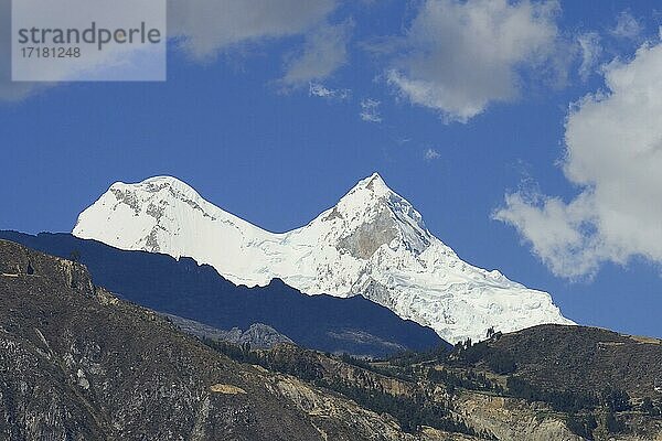 Weiße Gipfel des Nevado Huandoy  Cordillera Blanca  Provinz Huaylas  Peru  Südamerika