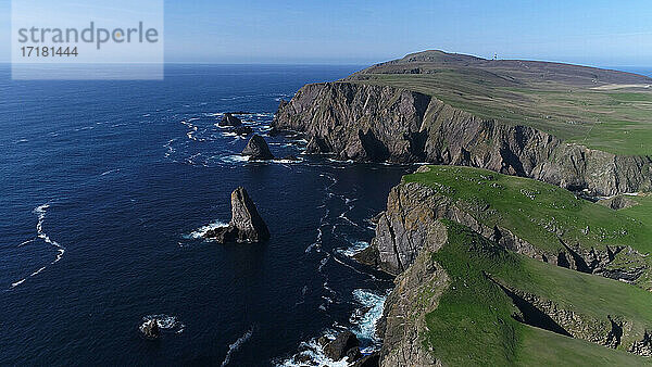 UK  Vereinigtes  Königreich  GB  Großbritannien  Schottland  Shetlandinseln  Fair Isle Drohnenansicht