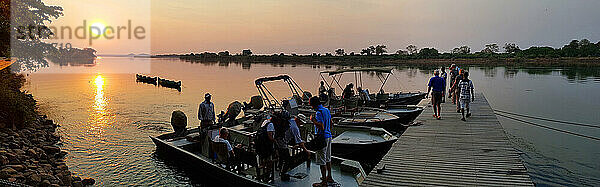 Afrika  Sambia  Sambesi bei Sonnenaufgang