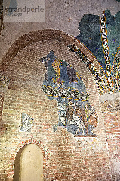 Italien  Europa  Piemont  Asti  Albugnano  Monferrato  Abtei von Vezzolano. Christlich-katholische Kirche im römisch-gotischen Stil. Fresko