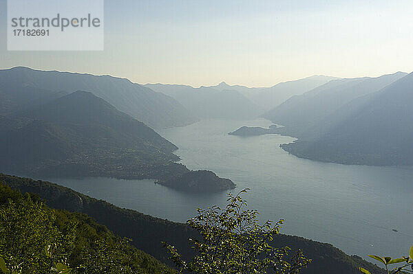 Europa  Italien  Lombardei  Lario-See  Lecco  der Zweig Lecco (links) und der Zweig Como (rechts).