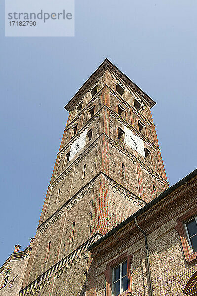 Europa  Italien  Piemont  Asti  Glockenturm der Kathedrale Santa Maria Assunta und San Gottardo