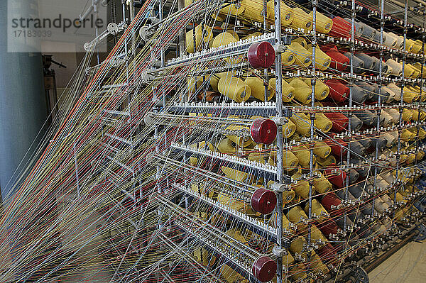 Europa  Italien  Lombardei  Varese-Land  Busto Arsizio  Textilmuseum mit alten Maschinen zur Stoffverarbeitung.