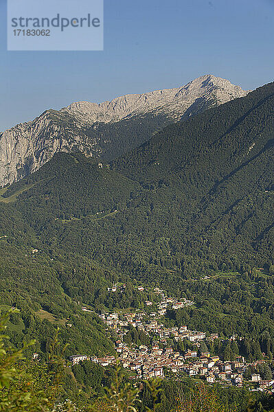 Europa  Italien  Lombardei  Lario See  Comer See  Lecco  Esino Lario im gleichnamigen Tal.