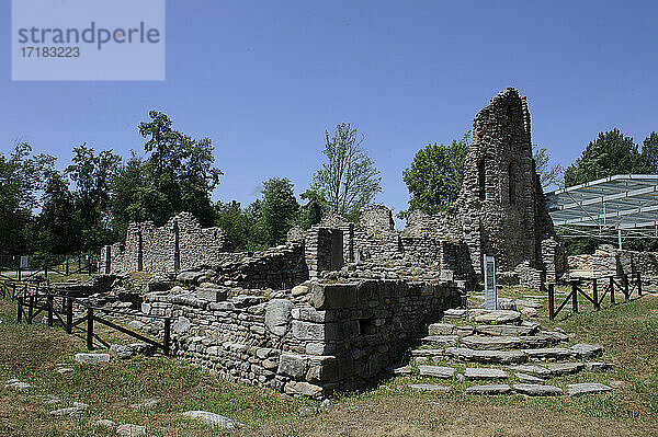 Europa  Italien  Lombardei  Varese-LandDas archäologische Gebiet von Castelseprio mit den Ruinen eines Dorfes  das im 13. Unesco - Weltkulturerbe.