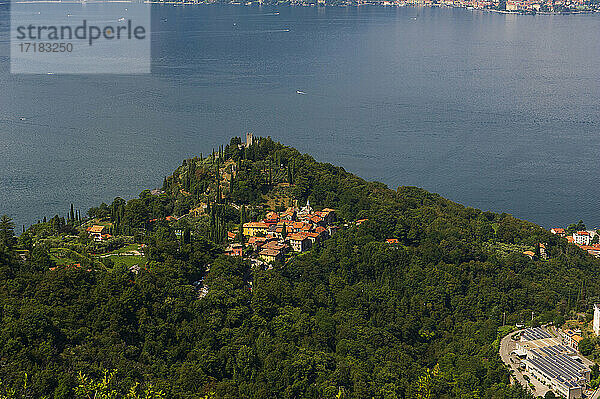 Europa  Italien  Lombardei  Comer See  (Lario)  Varenna  Schloss Vezio.