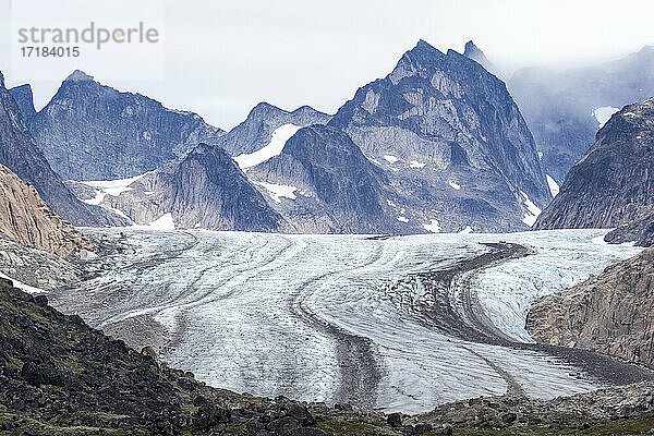 Der Gezeitengletscher Igdlorssuit  der bis zum Meer reicht  Prins Christian Sund  Grönland  Polarregionen