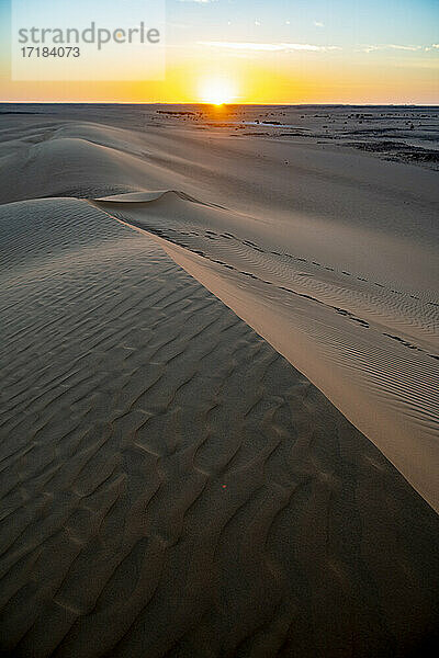 Sonnenuntergang über den Sanddünen  Djado Plateau  Sahara  Niger  Afrika