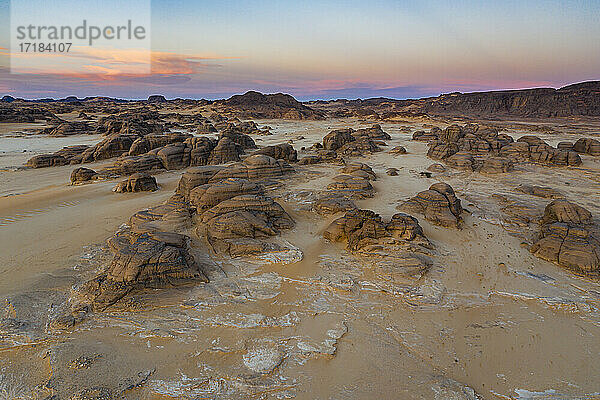 Luftaufnahme vom Djado-Plateau bei Sonnenuntergang  Wüste Tenere  Sahara  Niger  Afrika