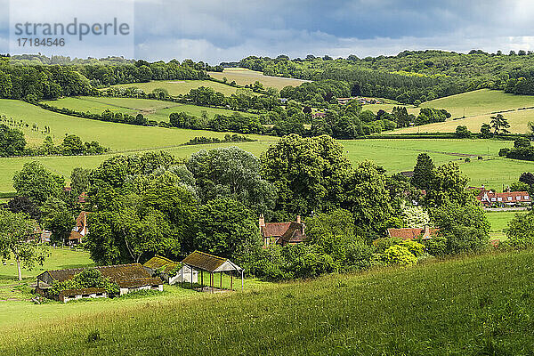 Dorf Skirmett im lieblichen Hambleden-Tal in den Chiltern Hills bei Henley-on-Thames  Skirmett  Buckinghamshire  England  Vereinigtes Königreich  Europa