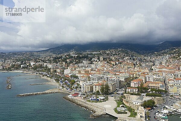Luftaufnahme Sanremo mit Bastion  Provinz Imperia  Region Ligurien  Riviera di Ponente  Italien  Europa