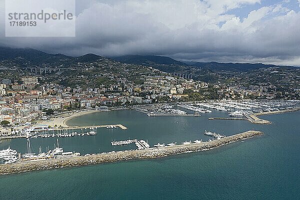 Luftaufnahme Sanremo  Hafen  Provinz Imperia  Region Ligurien  Riviera di Ponente  Italien  Europa