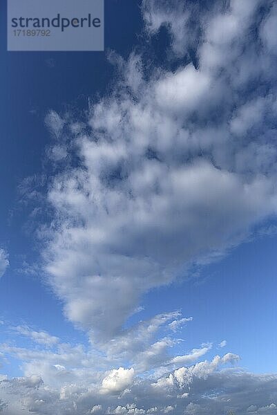 Wolkenformationen  Bayern  Deutschland  Europa