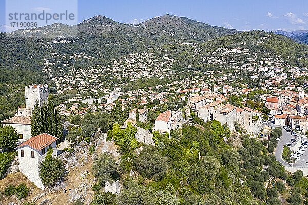 Luftaufnahme Tourrette-Levens  Altstadt mit Burg  im Hinterland von Nizza  Departement Alpes-Maritimes  Region Provence-Alpes-Cote d'Azur  Südfrankreich  Frankreich  Europa