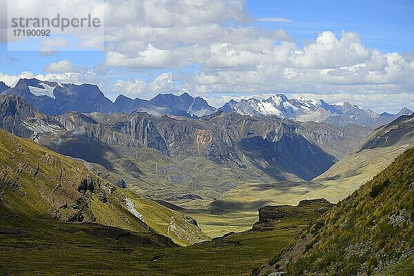 Landschaft der Anden auf 4800 MüM  Cordillera Blanca  Provinz Bolognesi  Region Ankash  Peru  Südamerika