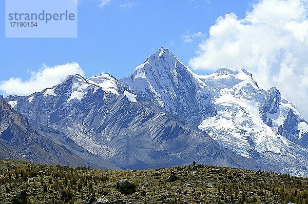 Gipfel des Nevado Tuco mit Wolken  Cordillera Blanca  Provinz Recuay  Peru  Südamerika