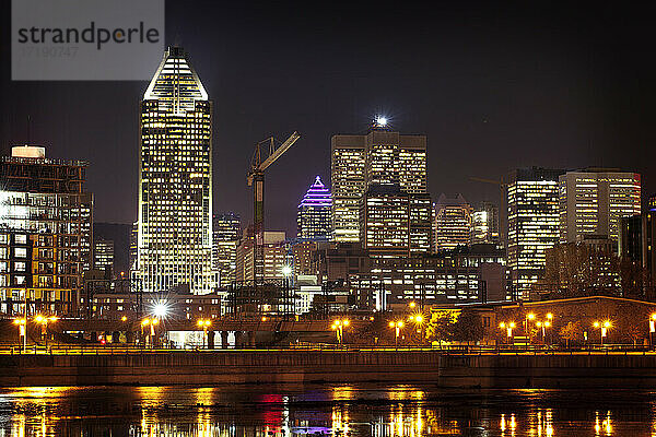 Stadtbild von Montreal am Abend