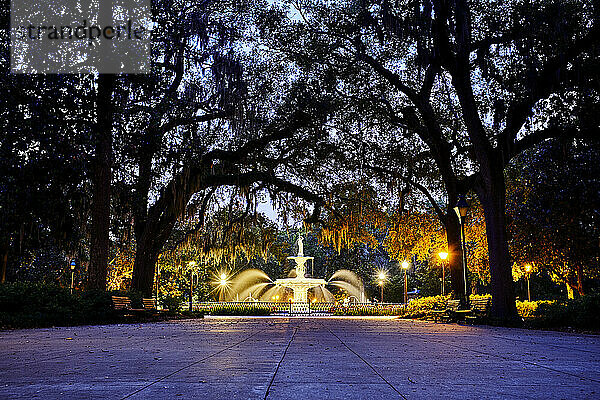 Forsyth Park-Brunnen bei Nacht