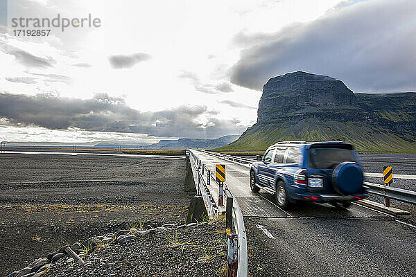 Autofahrt über die Skeiðarársandur auf der längsten Brücke Islands