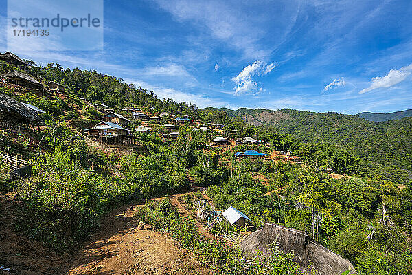 Abgelegenes Dorf des Eng-Stammes in den Bergen bei Kengtung  Myanmar