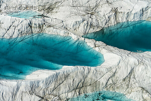 Gletschersee auf einem Gletscher im Kluane National Park Reserve