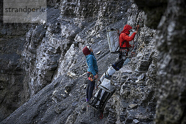 Jacopo Larcher und Babsi Zangerl beim Klettern am Odyssee  Eiger  Schweiz