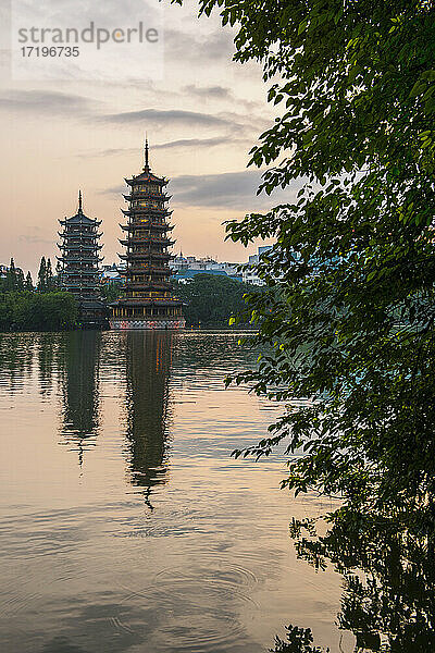 Pagoden am See im Zentrum von Guilin / China
