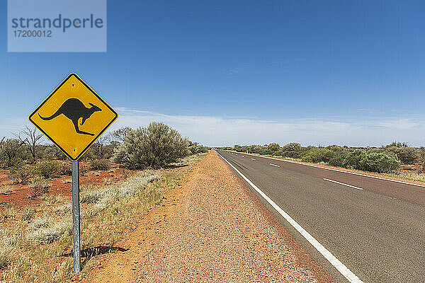 Australien  Südaustralien  Känguru-Warnschild am Stuart Highway