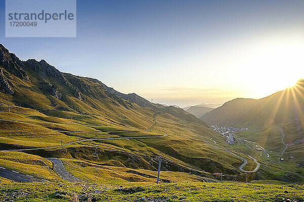 Frankreich  Hautes-Pyrenees  Bagneres-de-Bigorre  Col du Tourmalet-Pass bei Sonnenaufgang  Frankreich