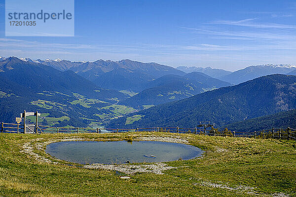 Italien  Schoflockenteich in den Dolomiten