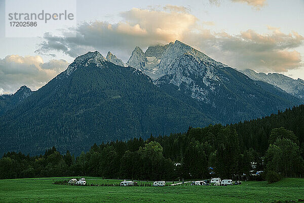 Camp am Waldrand in den Berchtesgadener Alpen
