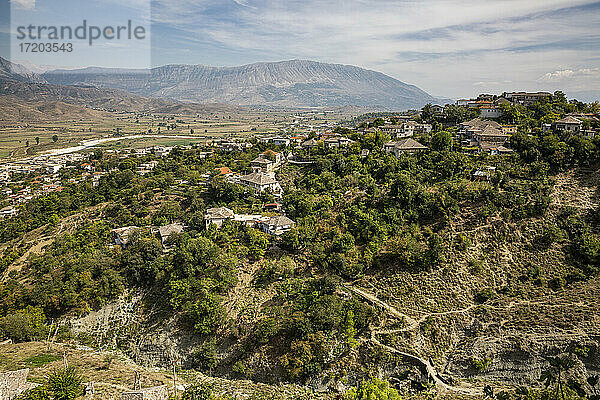 Wald bei Gjirokaster  Albanien